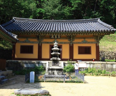UKS06 Korea's Religious Places img 36.jpg