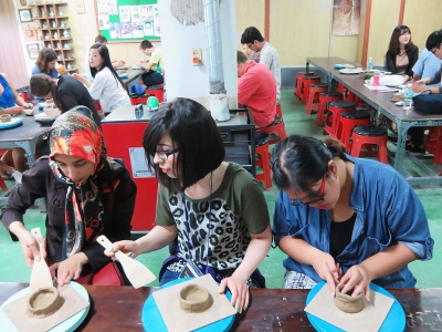 Making pottery 06.jpg