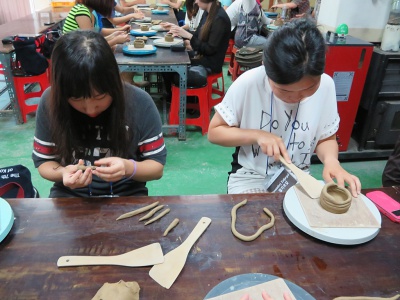 Making pottery 08.jpg